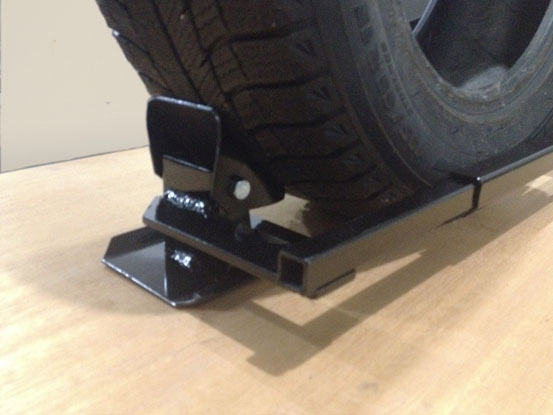 Pad rotates to lay flat against the tire